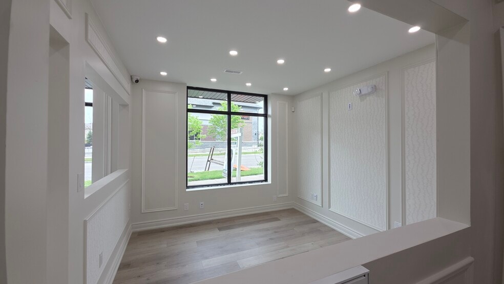 More Photos Of 431 Dougall Av, Caledon Office Residential For Sale