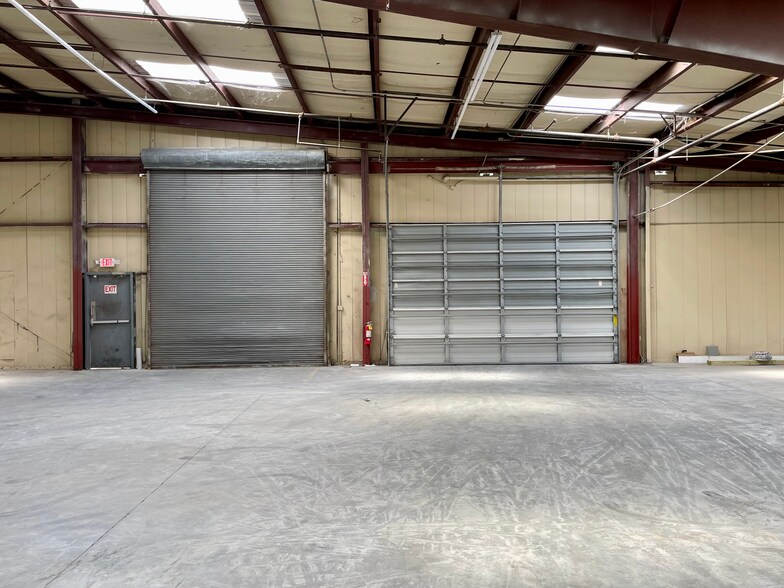 More Photos Of 111 Sparkman Dr, Garden City Warehouse For Lease