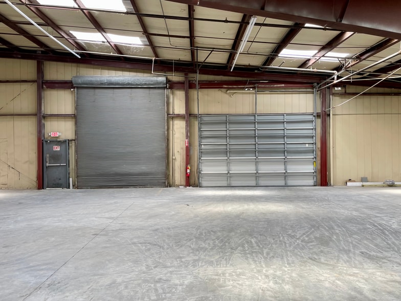 More Photos Of 111 Sparkman Dr, Garden City Warehouse For Lease