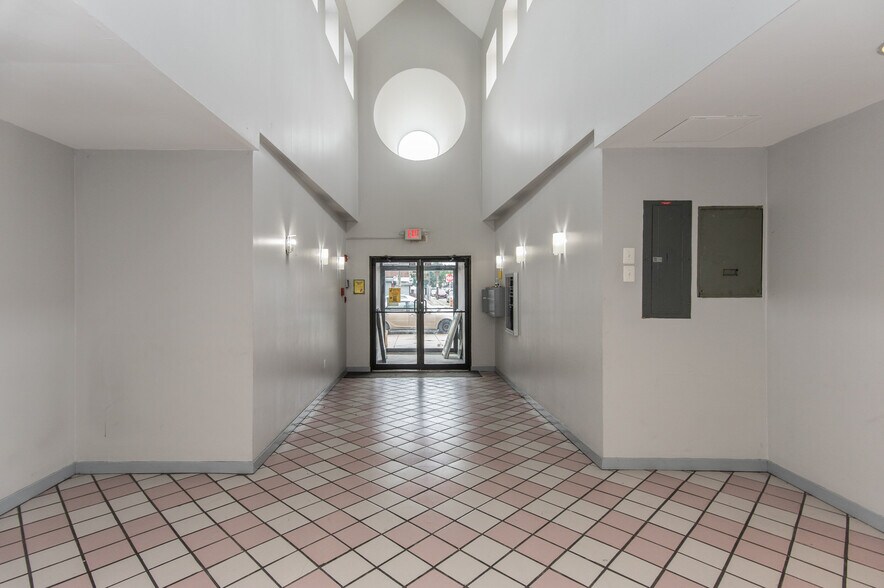 More Photos Of 6044-6052 Castor Ave, Philadelphia Medical For Sale