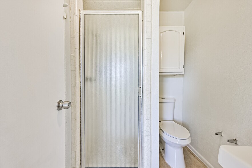 More Photos Of 5001 Luella Ave, Deer Park Office For Sale