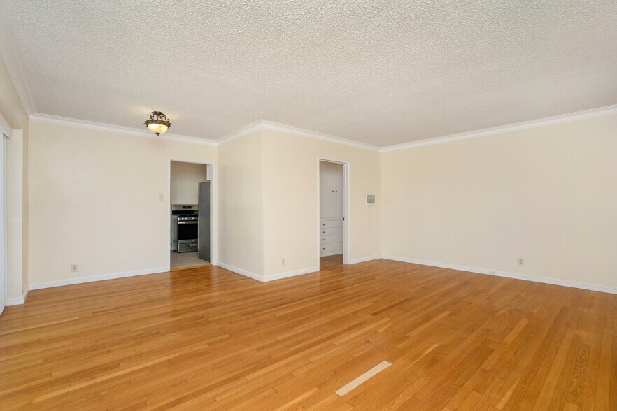 More Photos Of 5918 S Fairfax Ave, Los Angeles Apartments For Sale