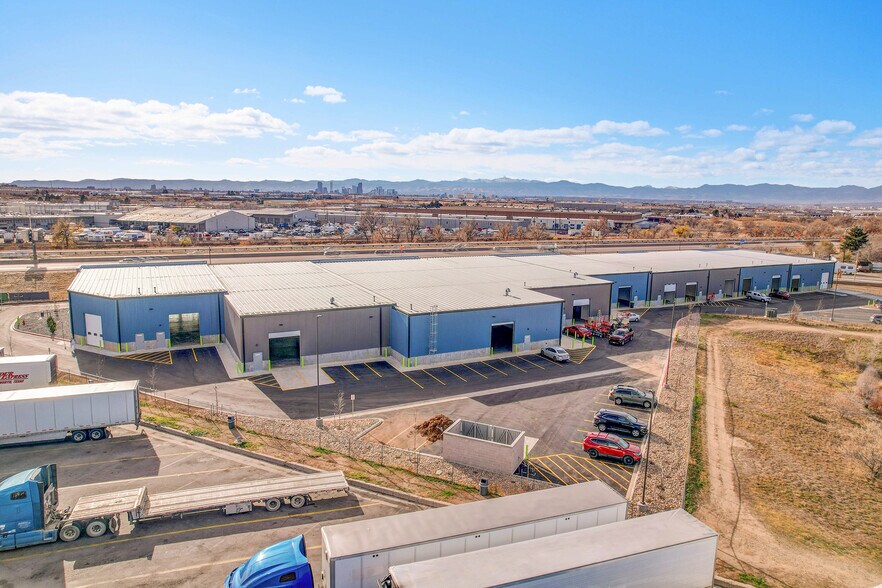 More Photos Of 5200 Oneida St, Commerce City Showroom For Lease