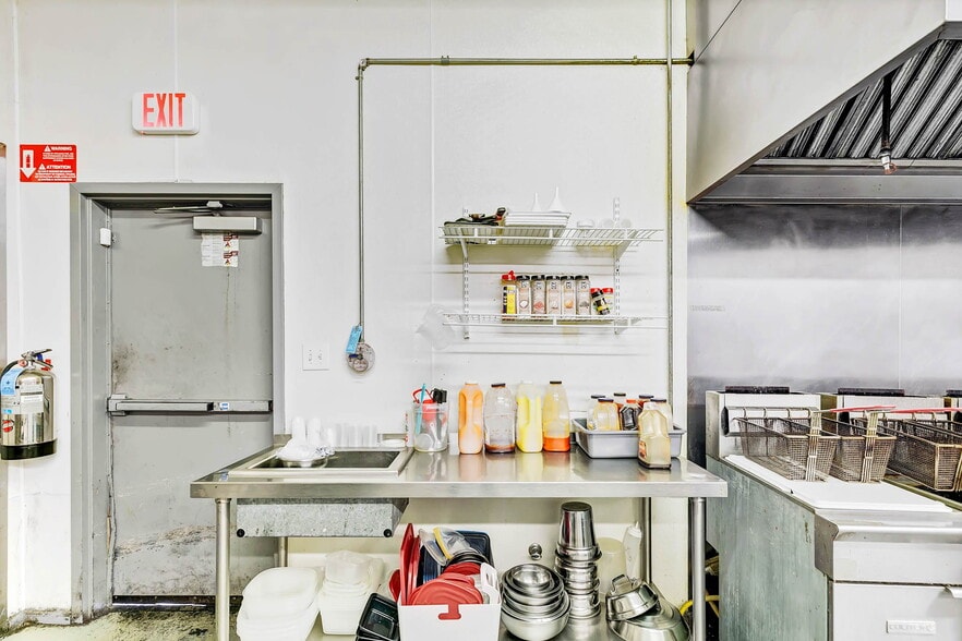 More Photos Of 2579 Douglas Ave, Brewton Restaurant For Sale