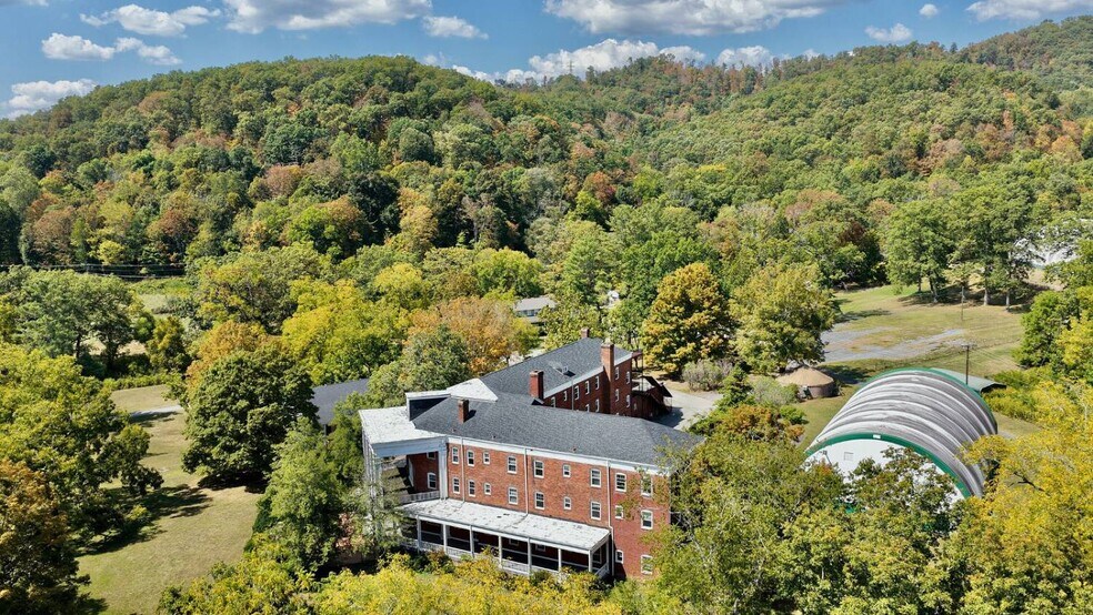 More Photos Of 158 Academy Lane Dr, Pence Springs Hotel For Sale