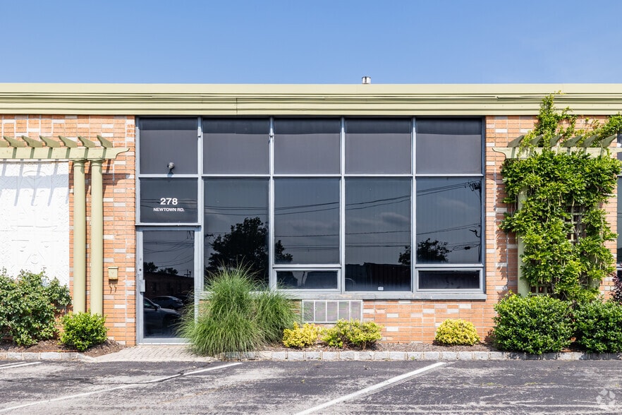More Photos Of 260-286 Newtown Rd, Plainview Warehouse For Lease