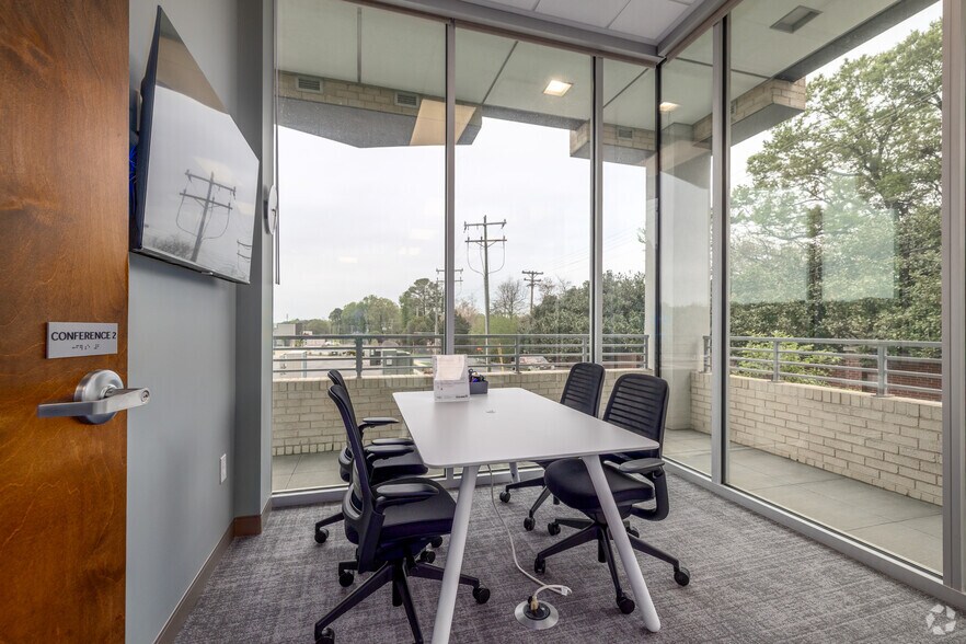 More Photos Of 4037 E Independence Blvd, Charlotte Coworking Space