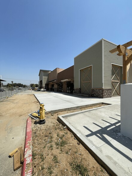 More Photos Of 8254 Mission Blvd, Jurupa Valley Unknown For Lease