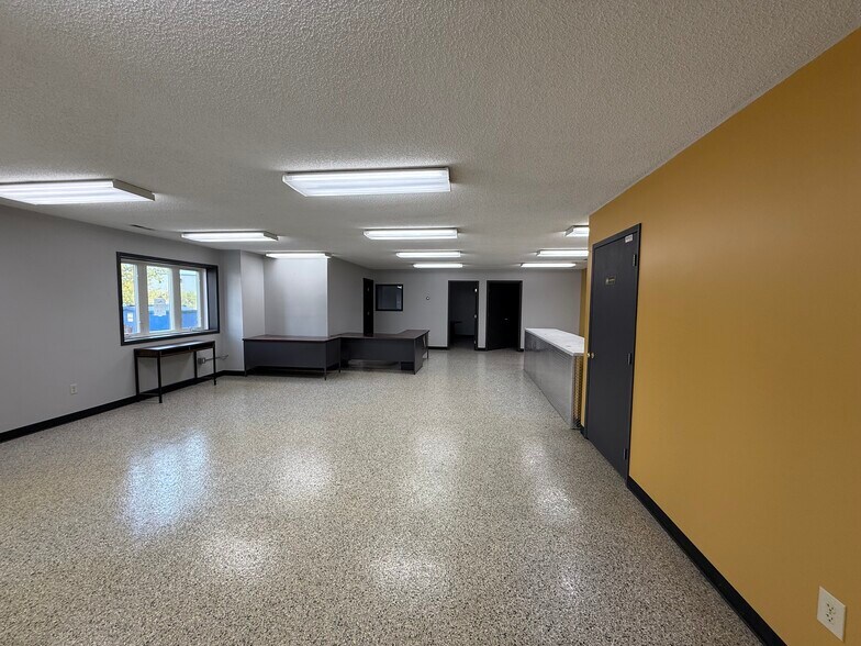 More Photos Of 10435 Bronzewood Dr, Dubuque Warehouse For Sale
