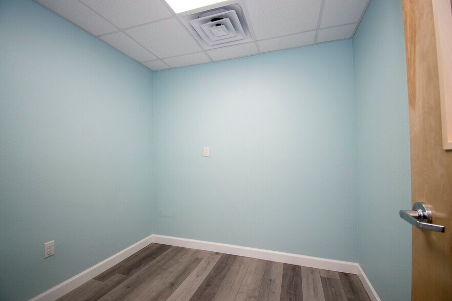 More Photos Of 4535 Tamiami Trl, Port Charlotte Office For Lease