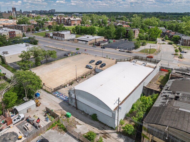 More Photos Of 5951 Delmar Blvd, Saint Louis Freestanding For Sale