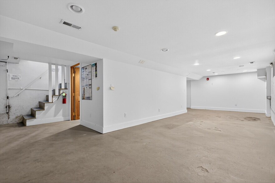 More Photos Of 317 NE Sacramento St, Portland Office For Sale