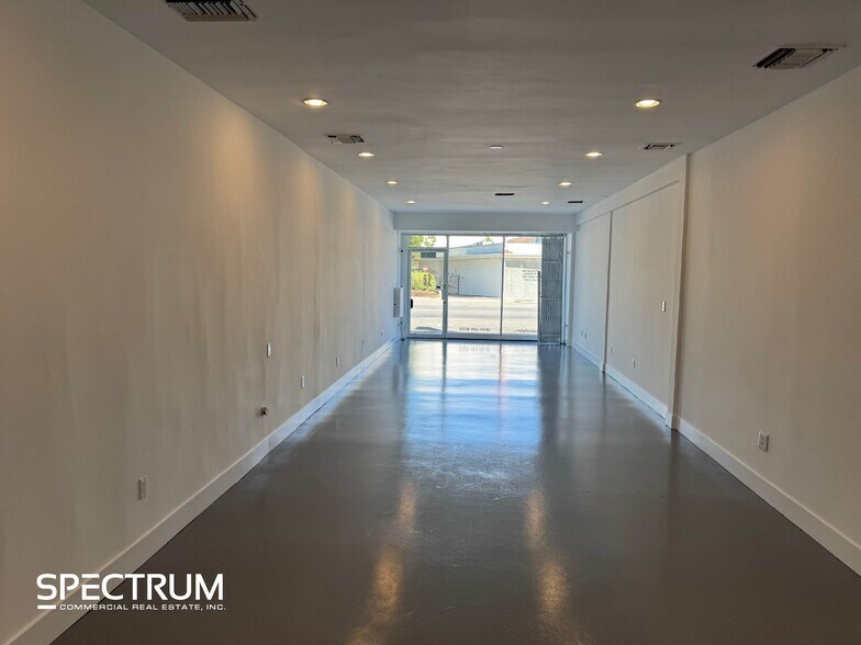 More Photos Of 18014-18016 Ventura Blvd, Encino Storefront For Lease