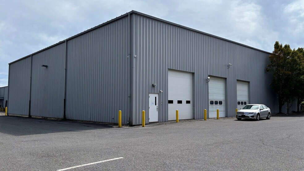 More Photos Of 630 Municipal Dr, Nazareth Manufacturing For Lease