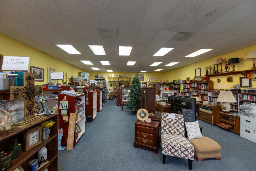 More Photos Of 20310 Main St E, Huntingdon Storefront For Sale