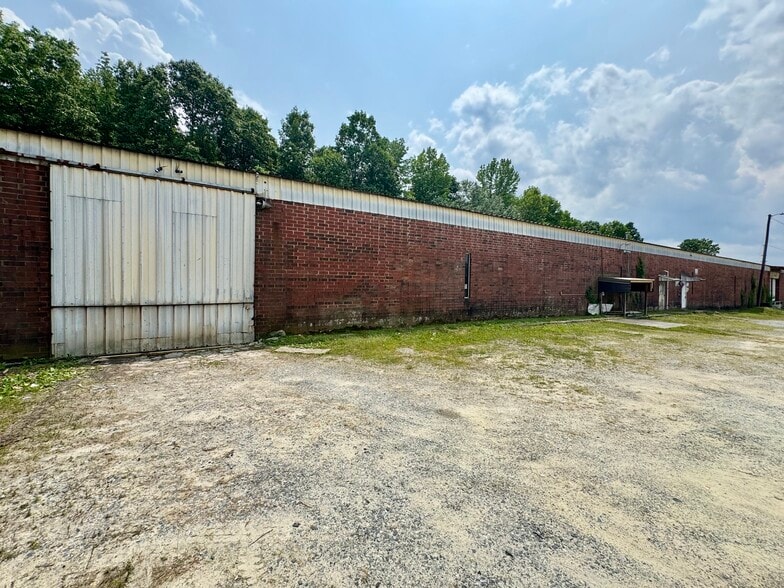 More Photos Of 114 Payne Rd, Thomasville Warehouse For Lease