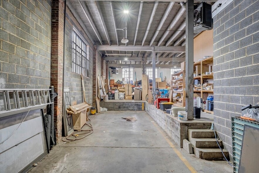 More Photos Of 2214-2216 Patterson Ave, Roanoke Showroom For Sale