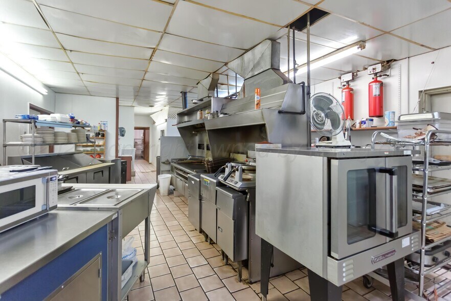 More Photos Of 103 Interstate 40, Shamrock Restaurant For Sale