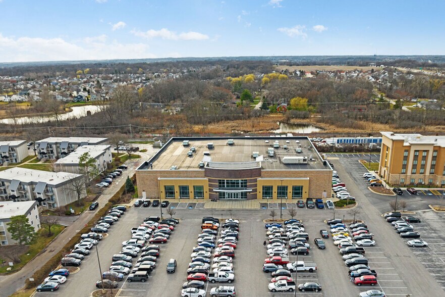 More Photos Of 452 Lakehurst Rd, Waukegan Health Club For Sale