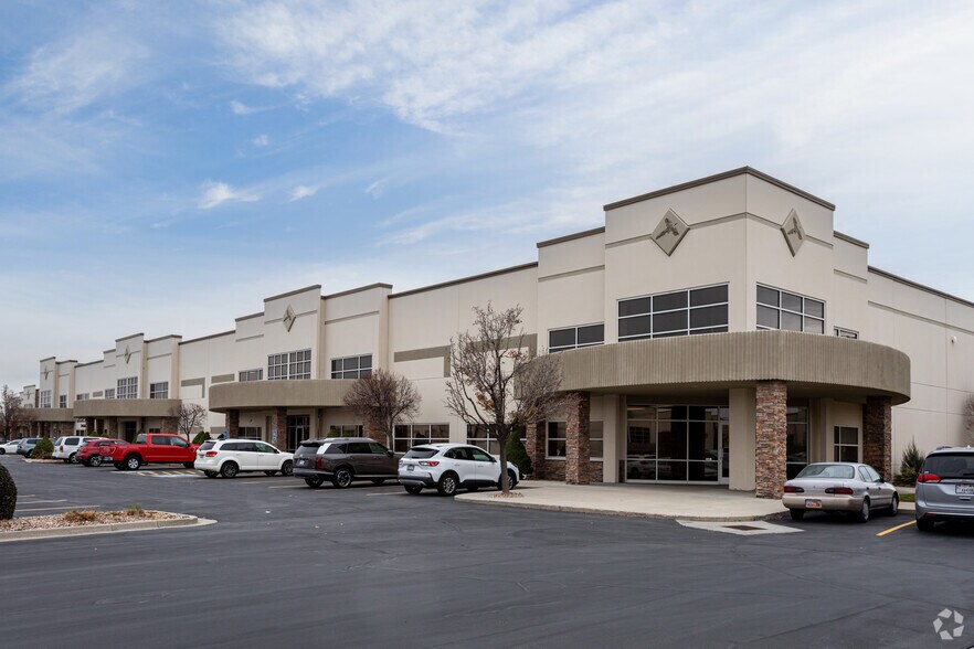 More Photos Of 9867 S Sandy Pky, Sandy Unknown For Lease