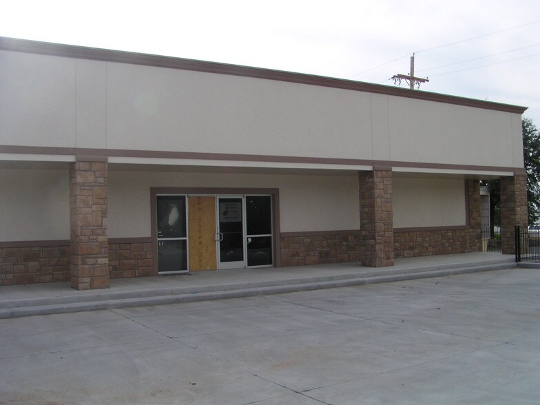 More Photos Of 1106-1108 SW B Ave, Lawton Storefront Retail Office For Lease
