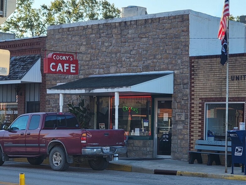 More Photos Of 519 Main St, Golden City General Retail For Sale