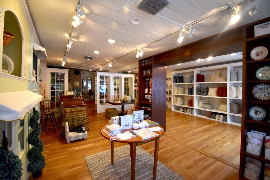 More Photos Of 6 Carlton Ave, Port Washington Storefront For Lease