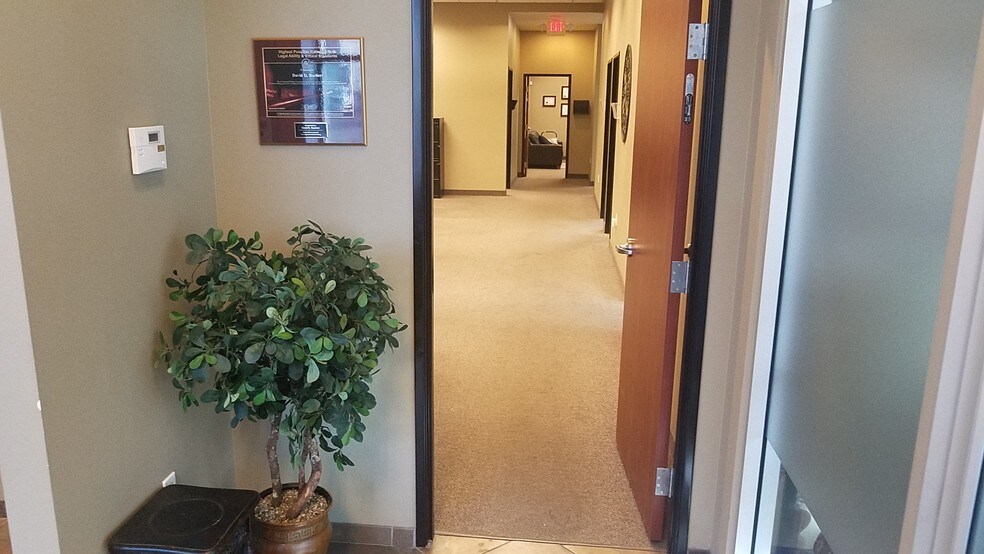 More Photos Of 375 N Stephanie St, Henderson Office For Lease
