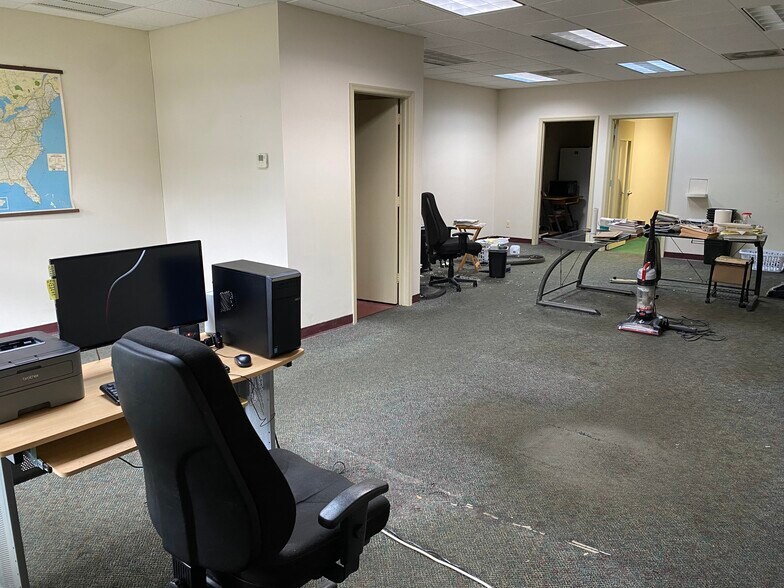 More Photos Of 214 S Military Trl, Deerfield Beach Warehouse For Lease