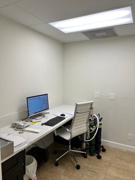 More Photos Of 3035 E Commercial Blvd, Fort Lauderdale Medical For Sale