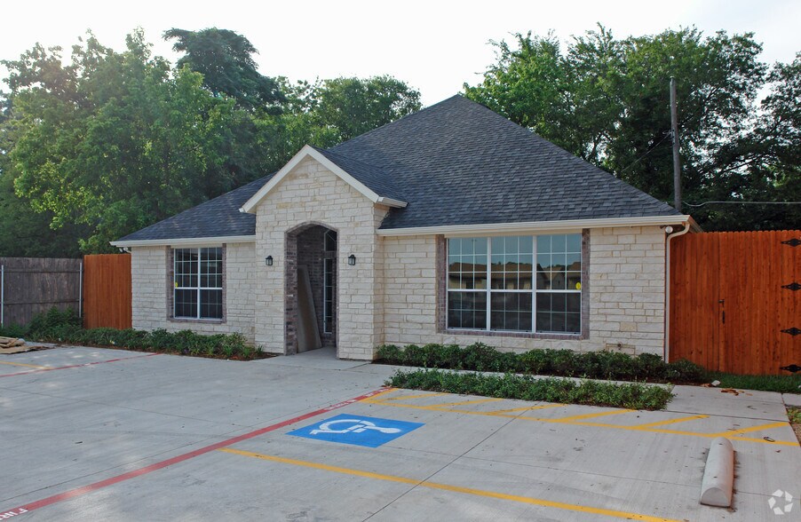More Photos Of 2920 Inwood Rd, Dallas Office For Lease