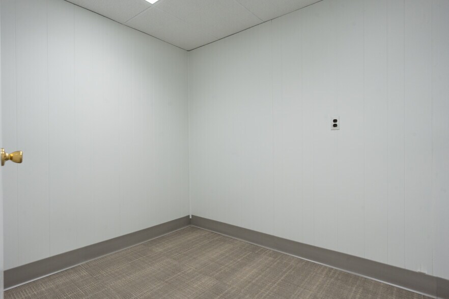 More Photos Of 160 Commack Rd, Commack Medical For Lease