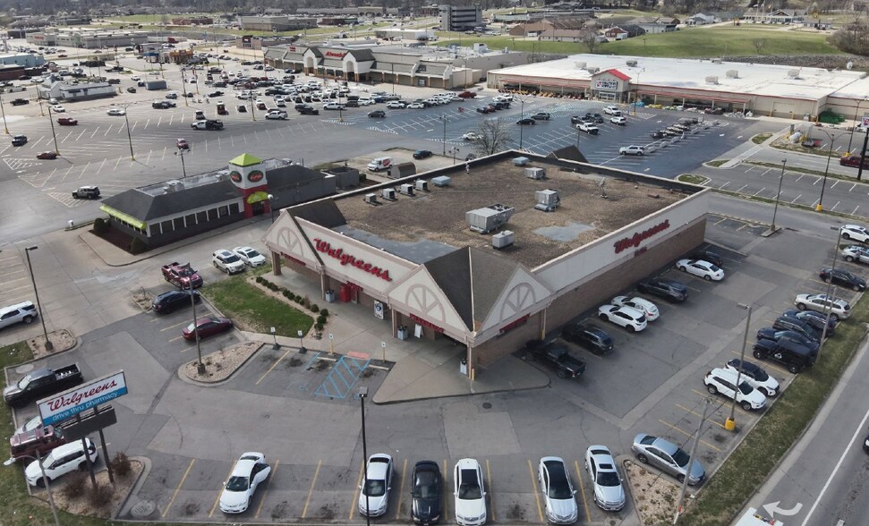 Primary Photo Of 1 S Kingshighway St, Cape Girardeau Drugstore For Sale