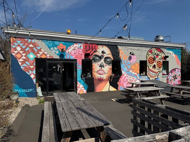 Primary Photo Of 22 Raymond Rd, West Hartford Freestanding For Lease