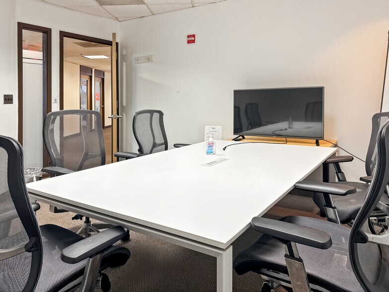 More Photos Of 3 Bethesda Metro Center, Bethesda Coworking Space