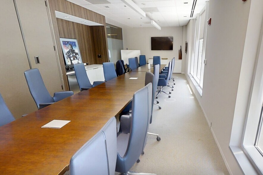 More Photos Of 400 W Peachtree, Atlanta Office For Sale