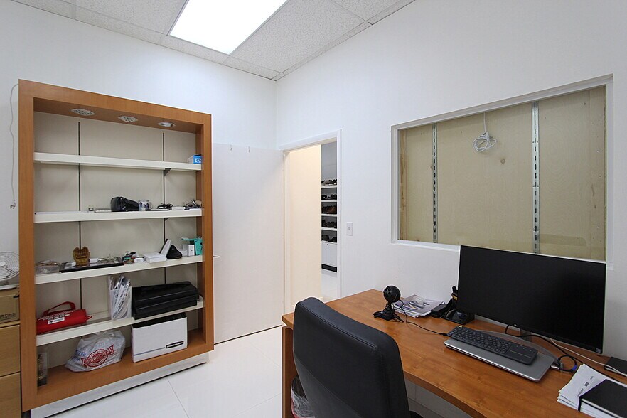 More Photos Of 2520 NW 97th Ave, Doral Showroom For Lease