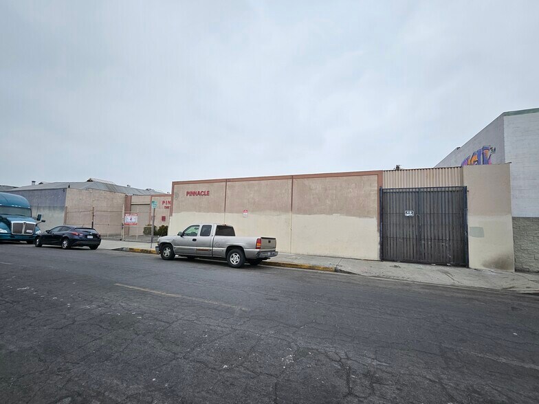 More Photos Of 777 Stanford Ave, Los Angeles Warehouse For Lease
