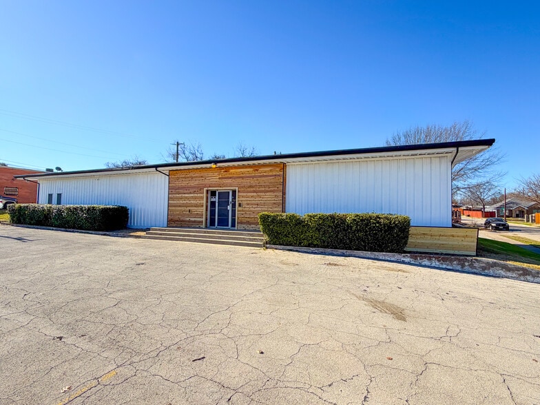 More Photos Of 3850 South Fwy, Fort Worth Flex For Sale