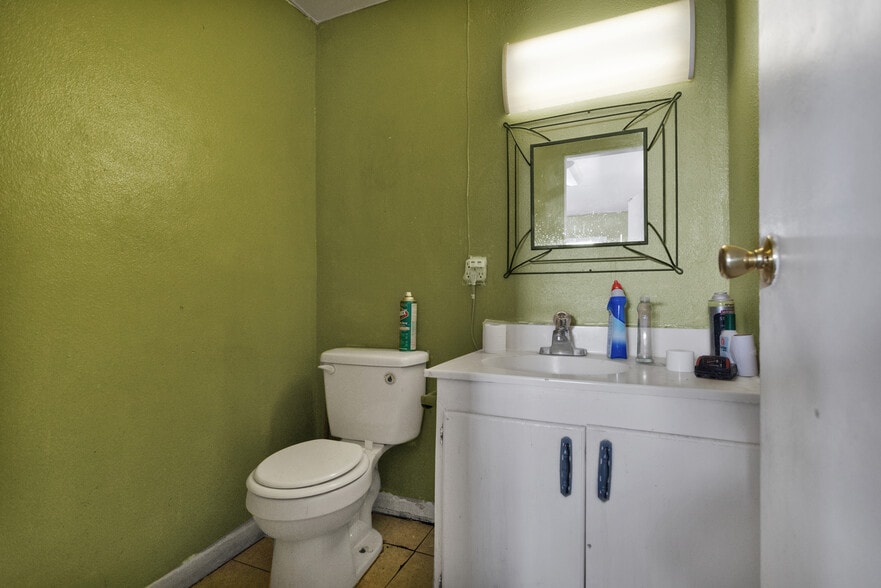 More Photos Of 9464 Hesperia Rd, Hesperia Freestanding For Sale