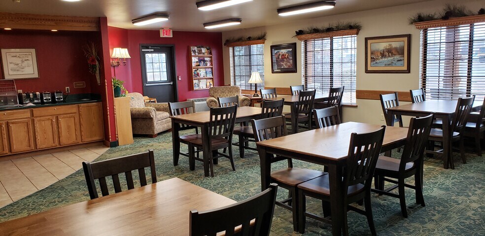 More Photos Of 201 14th St W, Hardin Hotel For Sale