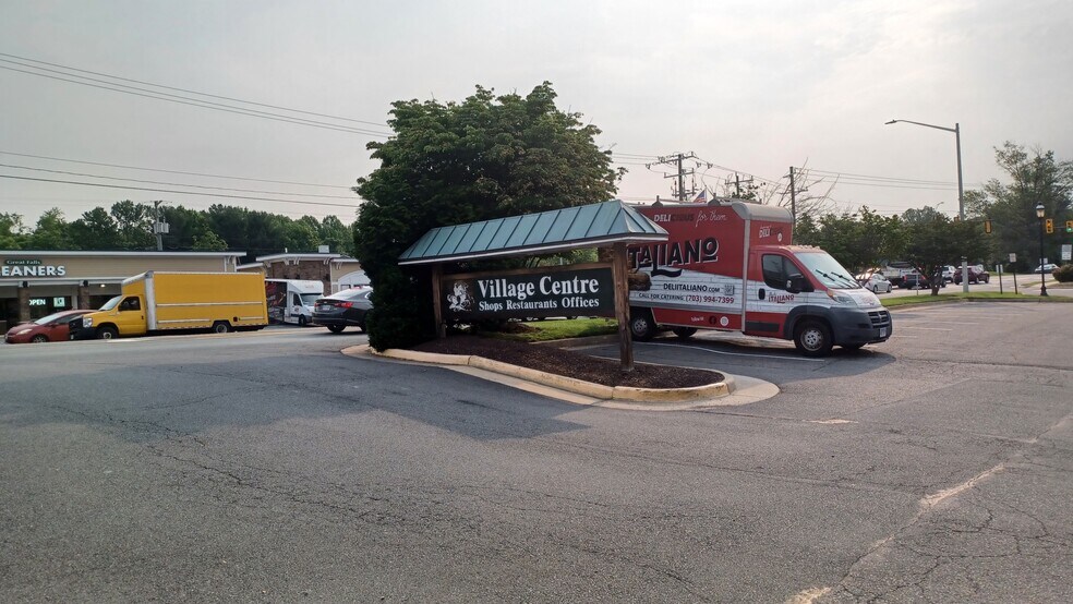 More Photos Of 9911-9913 Georgetown Pike, Great Falls Storefront Retail Office For Lease
