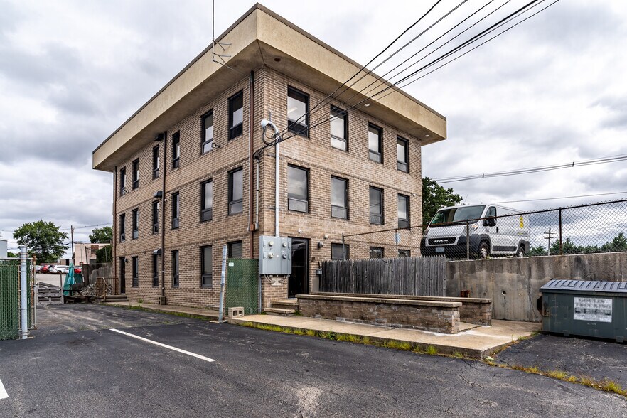 More Photos Of 55 Jefferson Blvd, Warwick Office For Sale