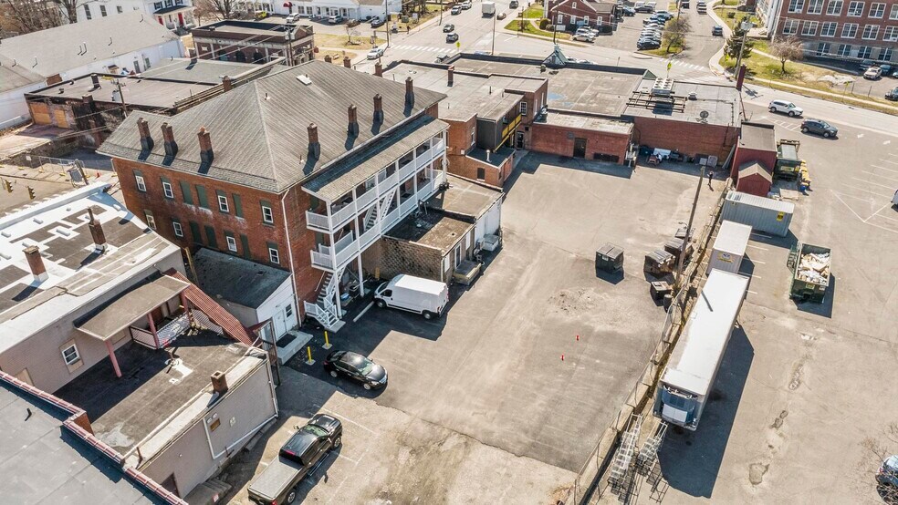 More Photos Of 66 Main St, Thomaston Flex For Lease