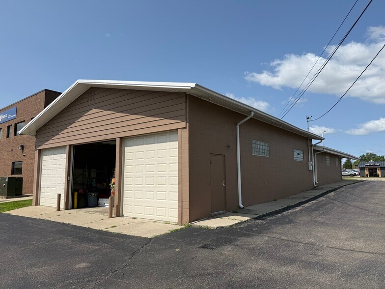 More Photos Of 127 S Main St, Mount Clemens Flex For Lease