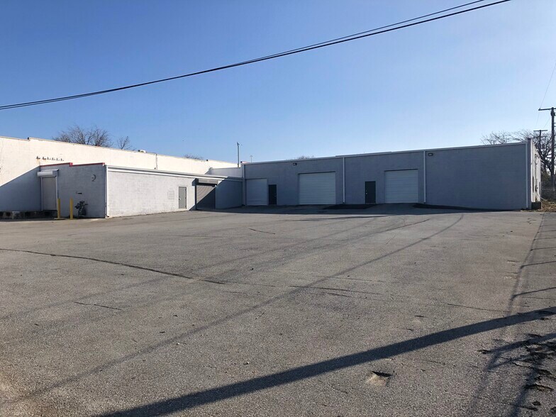 More Photos Of 4207-4209 Menlo Dr, Baltimore Flex For Lease