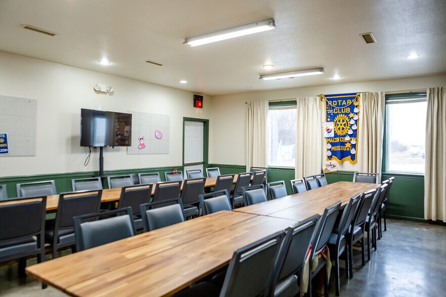 More Photos Of 2015 N Missouri St, Macon Restaurant For Sale