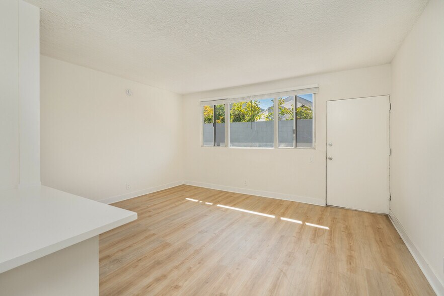 More Photos Of 1626 Pine Ave, Long Beach Apartments For Sale