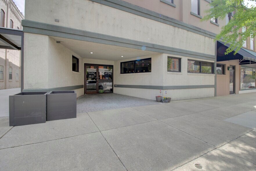More Photos Of 224 E Main St, Ottawa Office For Sale