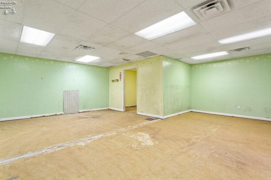 More Photos Of 46400 Telegraph Rd, Amherst Freestanding For Sale